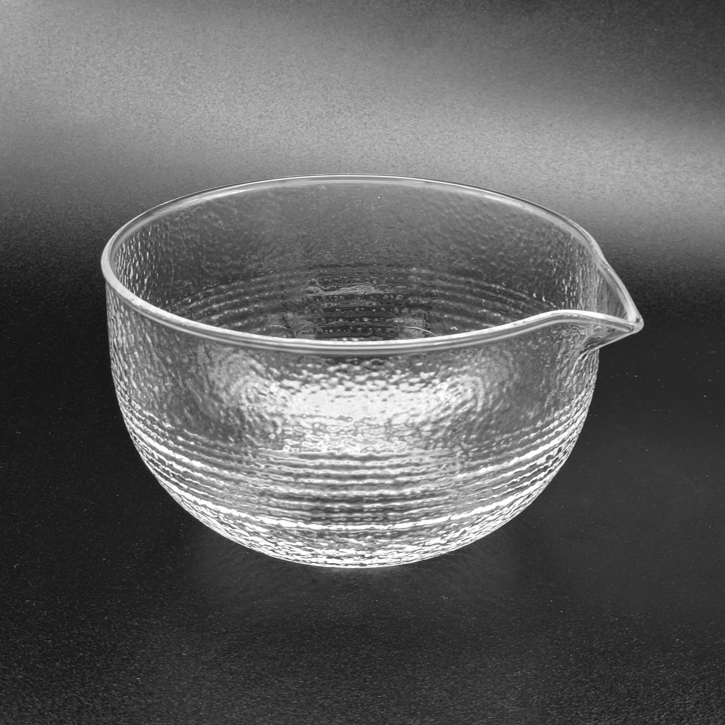 Glasschale mit Ausguss