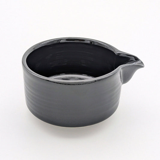 Tiefe Matchaschale mit Ausguss