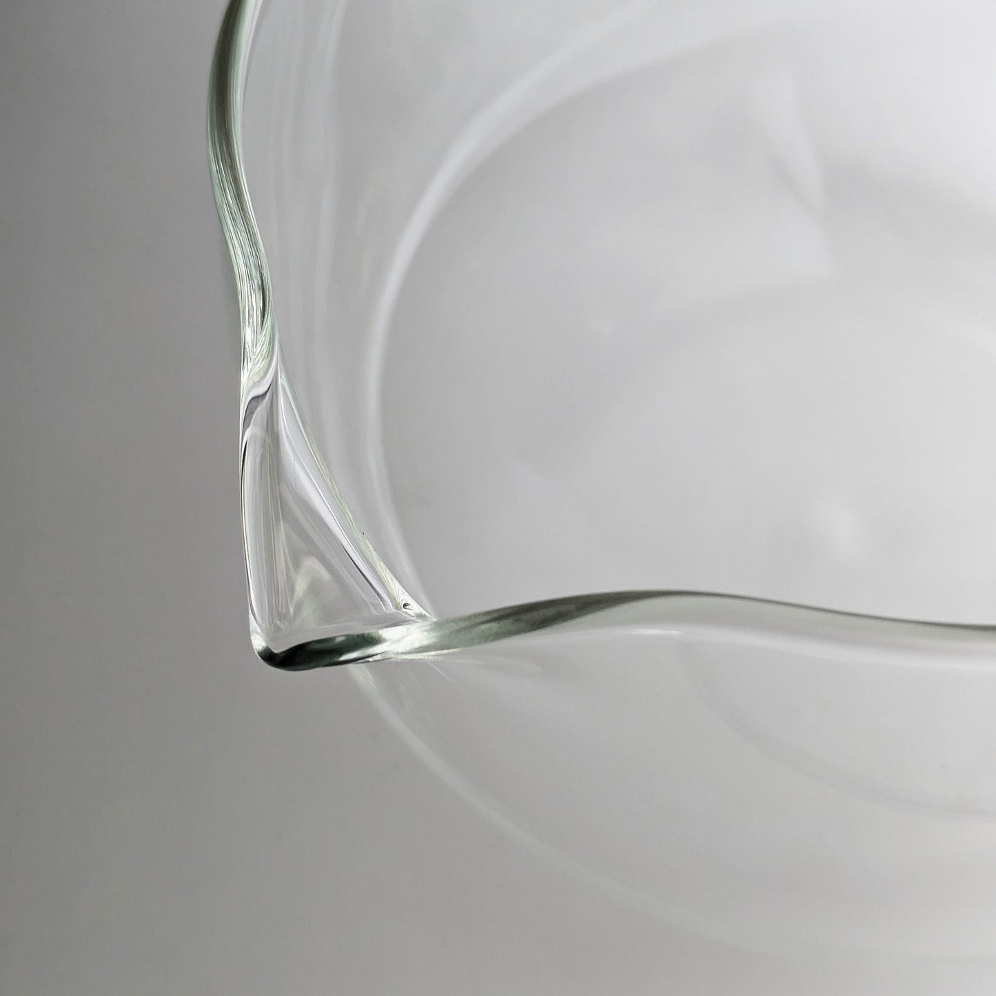 Glasschale mit Ausguss