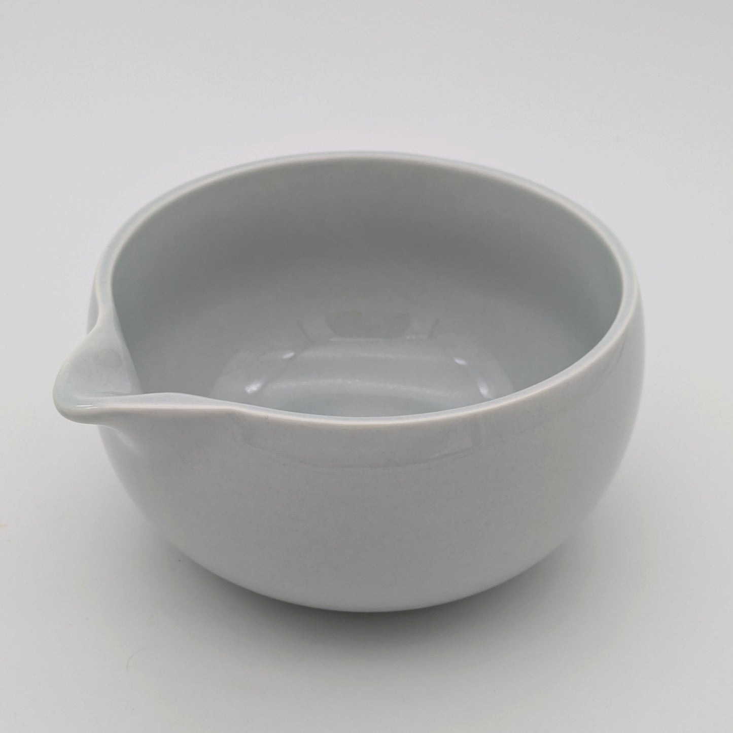 Matchaschale mit Ausguss