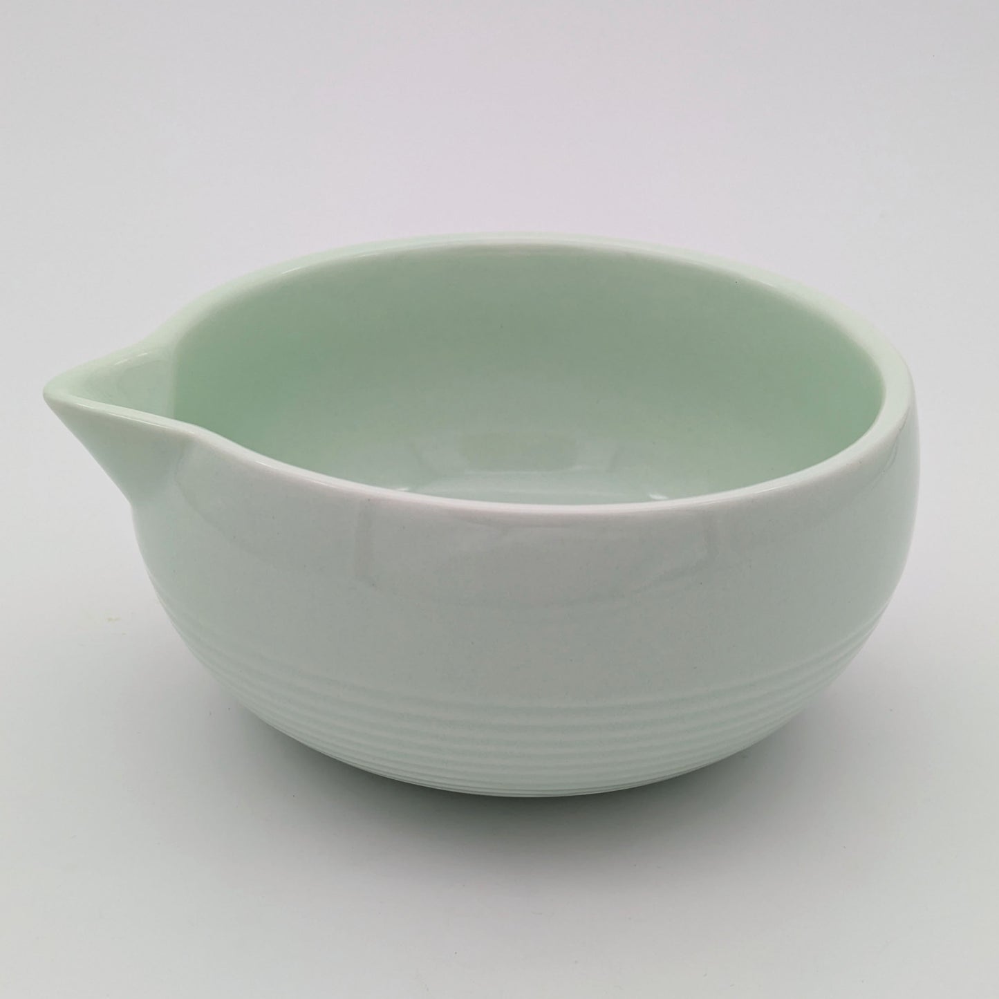 Matchaschale mit Ausguss