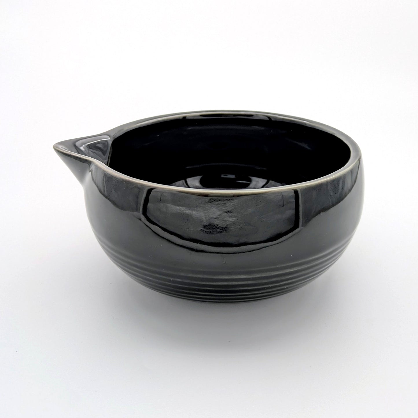 Matchaschale mit Ausguss